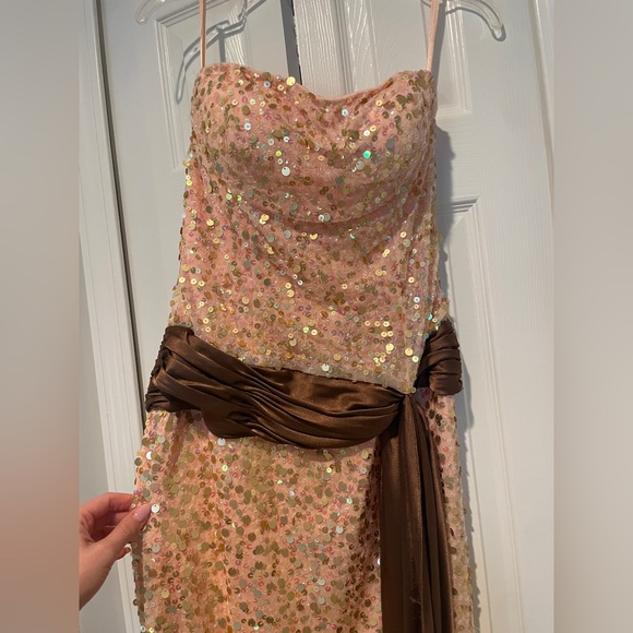 Womens beautiful sequin evening gown - Picture 2 of 6